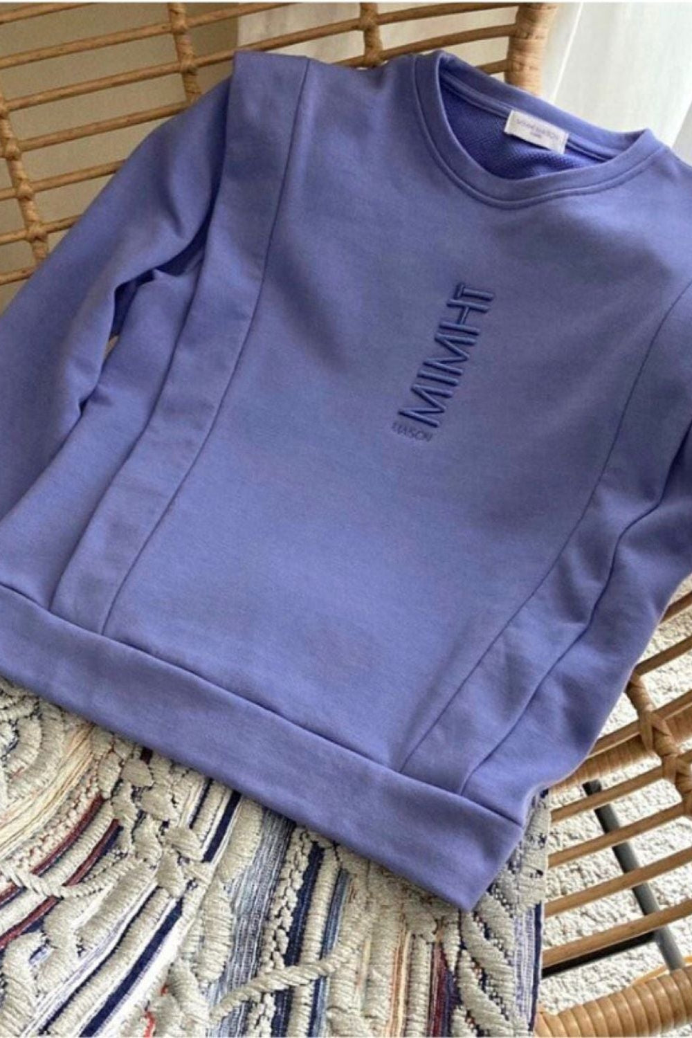 Outfit completo con sudadera Lauper Lavanda combinada con shorts