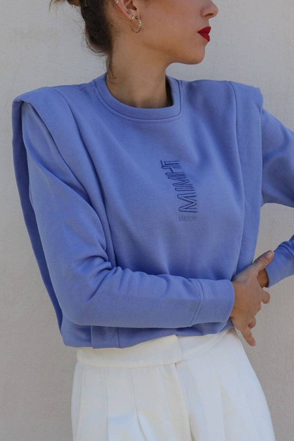 Look sofisticado con sudadera de hombreras Lauper Lavanda