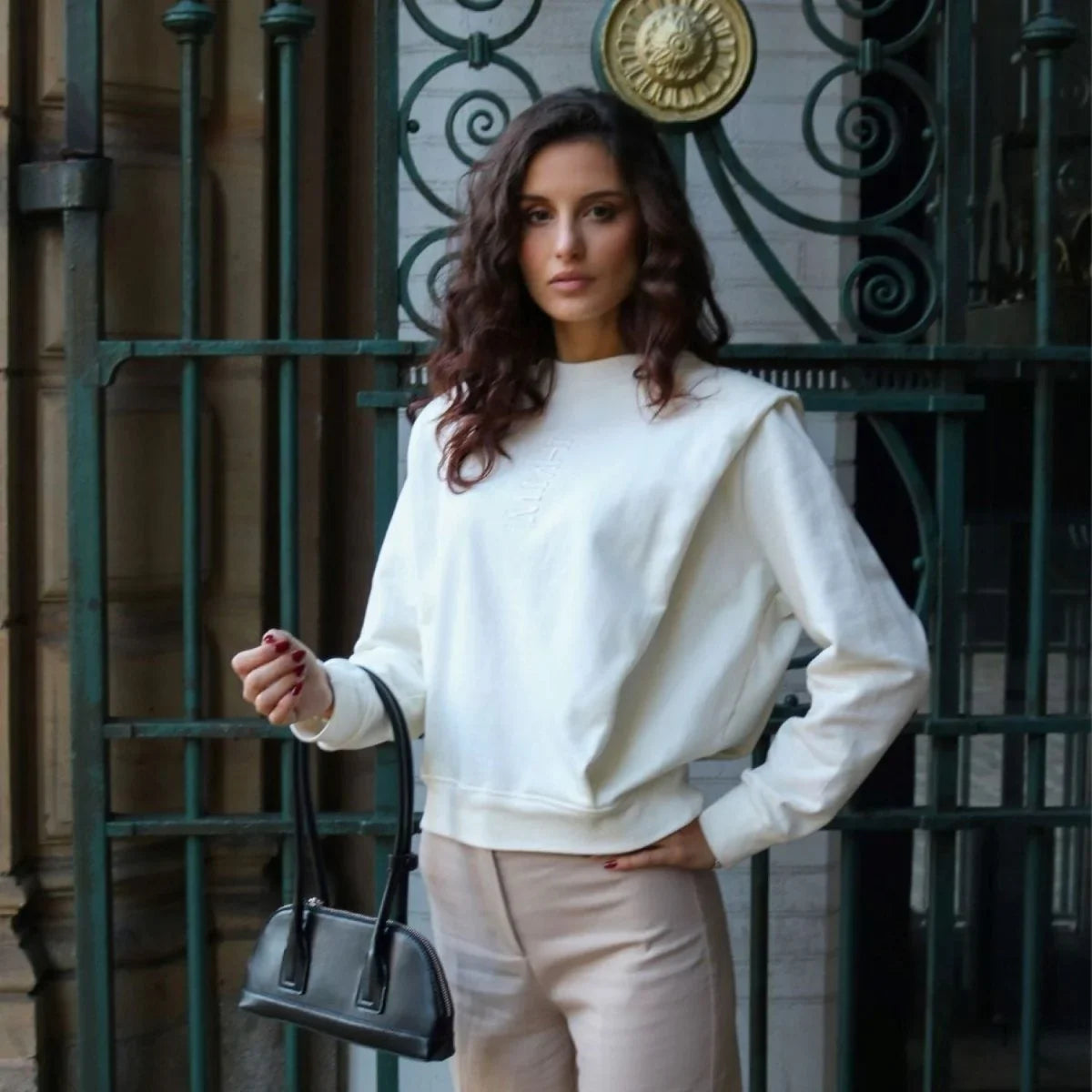 Padded Shoulder Lauper Sweatshirt – White - MIMHI MAISON