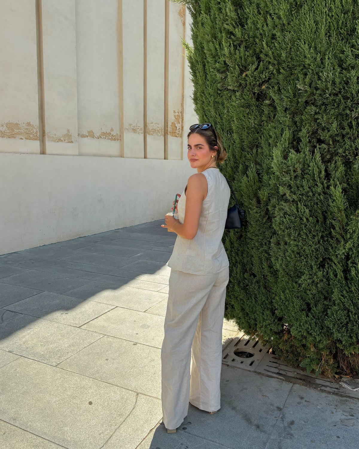 Minimal linen trousers for woman