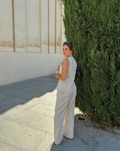 Minimal linen trousers for woman