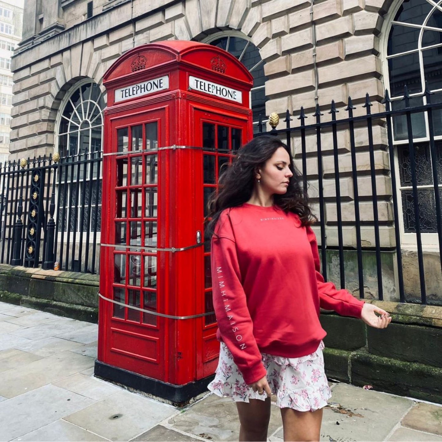 Look casual con la sudadera Elle Fresón combinada con falda